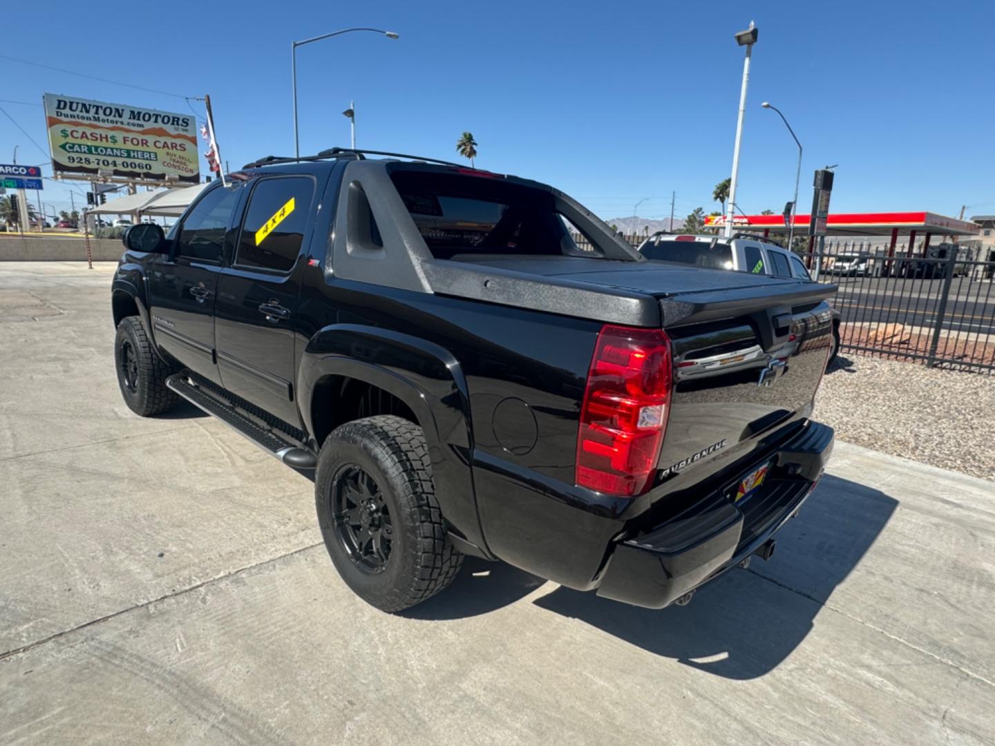 2011 Black /Black Chevrolet Avalanche (3GNTKFE31BG) , located at 2190 Hwy 95, Bullhead City, AZ, 86442, (928) 704-0060, 0.000000, 0.000000 - 2011 Chevrolet avalanche z71 . New motor with receipts . Lots of new parts . Lift kit , custom tires and wheels . 1 owner . Super clean , great running truck - Photo#12